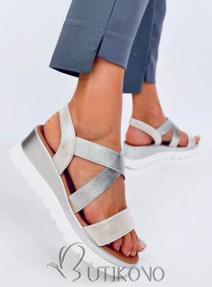Metalické sandály na podpatku stříbrné