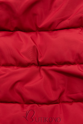 Červená prošívaná bunda v parku střihu