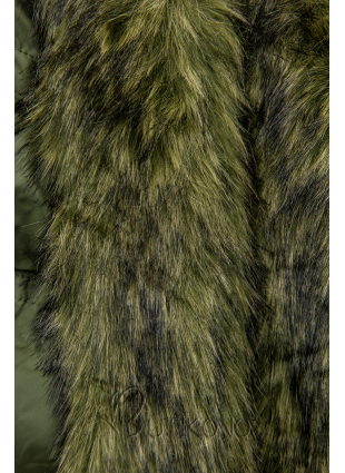 Zelená zimní bunda s kožešinovým lemem