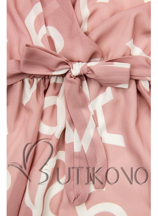 Světle růžové midi šaty s potiskem písmen