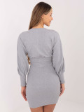 Elegantní šedé šaty s dlouhým rukávem