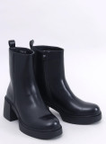 Černé kotníkové kozačky na stabilním podpatku