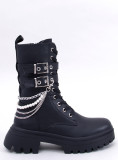 Vysoké černé kozačky s přezkami