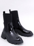 Černé kotníkové kozačky s lakovaným svrškem