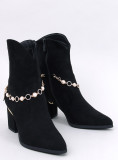 Černé dámské semišové kozačky s řetízkem