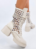 Krémové perforované kozačky