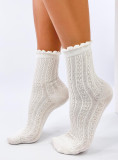 Ecru ponožky s pleteným vzorom 01