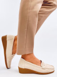 Krémové mokasíny na klínovém podpatku