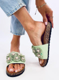 Pantofle s květinami světle zelené