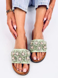 Pantofle s květinami světle zelené