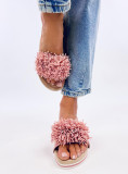 Růžové pantofle s květinovou aplikací