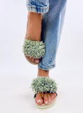 Zelené pantofle s květinovou aplikací