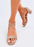 Světle béžové sandály na nízkém podpatku
