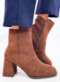 Hnědé semišové kozačky na podpatku