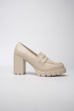 Světle béžové dámské mokasíny na podpatku BOBBIE