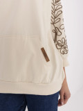 Elegantní blůza s výšivkou v béžovém odstínu