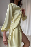 Žluté mini zavinovací šaty