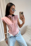 Pudrově růžové body s ozdobným páskem