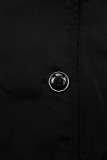 Černý trenčkot s páskem na zavazování