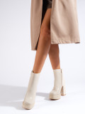 Světlé béžové kotníkové kozačky na vysokém podpatku