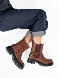 Hnědé kožené dámské kotníkové kozačky na platformě