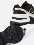 Černé dámské sneakersy se zlatými detaily