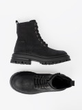 Černé kotníkové boty se šněrováním a protiskluzovou podrážkou