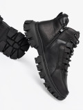 Černé šněrovací kotníkové boty s hrubou podrážkou
