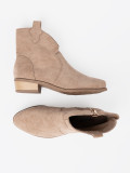 Béžové semišové kotníkové kozačky