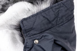 Šedá parka s kožešinovým lemem