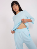 Světle modrý casual komplet s oversized blůzkou