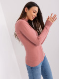 Růžový přiléhavý pulovr s rolákovým límcem
