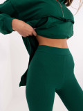 Stylový komplet s kapucí v tmavě zelené barvě