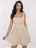 Béžové koktejlové šaty s volány