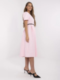 Elegantní midi šaty ve světle růžové barvě