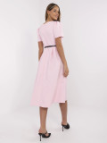 Elegantní midi šaty ve světle růžové barvě