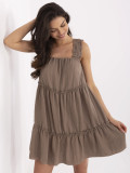 Tmavě béžové letní šaty s volánem