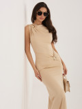 Béžové midi pouzdrové šaty bez rukávů