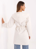 Bílý přechodný kabát s kapucí a páskem
