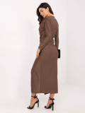 Elegantní tmavě béžové maxi šaty s dlouhým rukávem a překládaným výstřihem