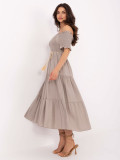Béžové letní midi šaty s off-shoulder střihem