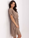 Tmavě béžové letní šaty s krátkým rukávem