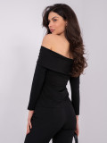 Černá halenka s odhalenými rameny a 3/4 rukávy