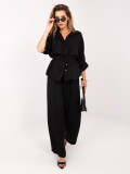 Elegantní černý komplet s košilí a širokými kalhotami