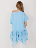 Světle modrá bavlněná halenka s volánem a výšivkou