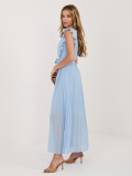 Světle modré rozšířené midi šaty s páskem