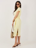 Světle žluté bavlněné letní šaty s páskem