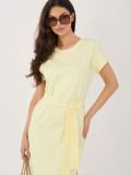 Světle žluté bavlněné letní šaty s páskem