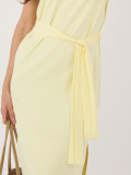 Světle žluté bavlněné letní šaty s páskem