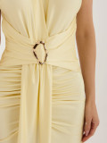 Elegantní žluté midi šaty s překládaným výstřihem